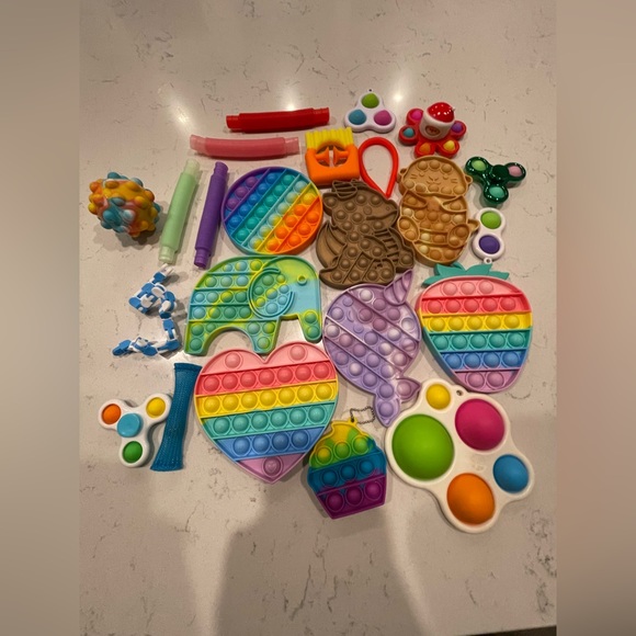 🤍Fidget Toy Bundle🤍 - Picture 1 of 5